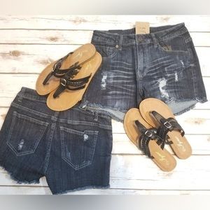 NWT Clingers jeans dark wash distressed raw hem shorts size Large (8/10)